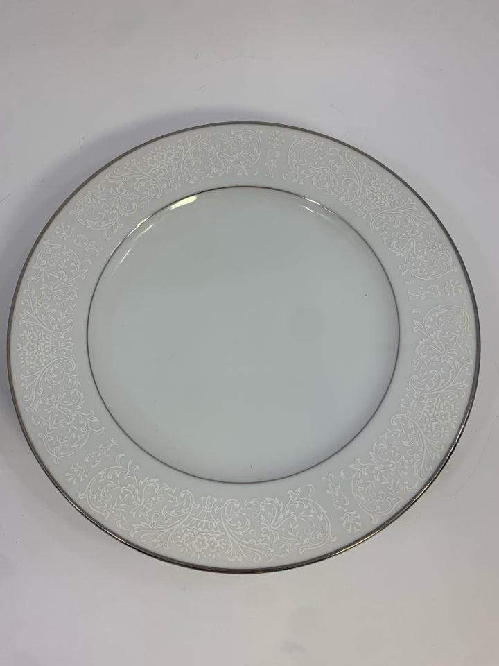 4 WAKEFIELD DINNER PLATES W/WHITE TEXTURED DETAILING.