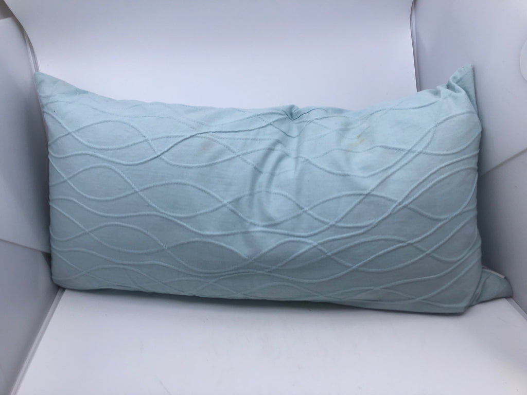 LIGHT BLUE RECTANGLE CALVIN KLEIN PILLOW.