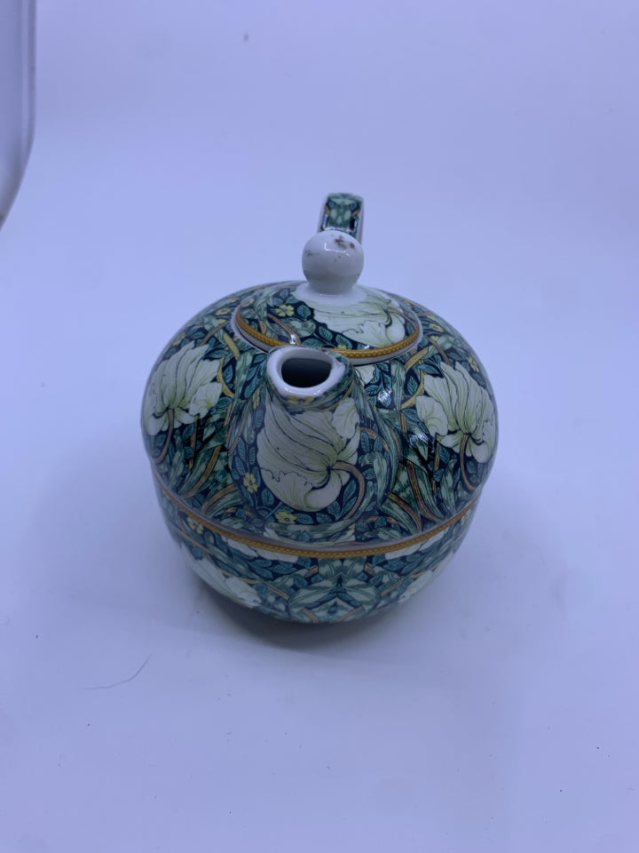 WILLIAM MORRIS TEA FOR ONE SET- WHITE/GREEN FLOWERS.