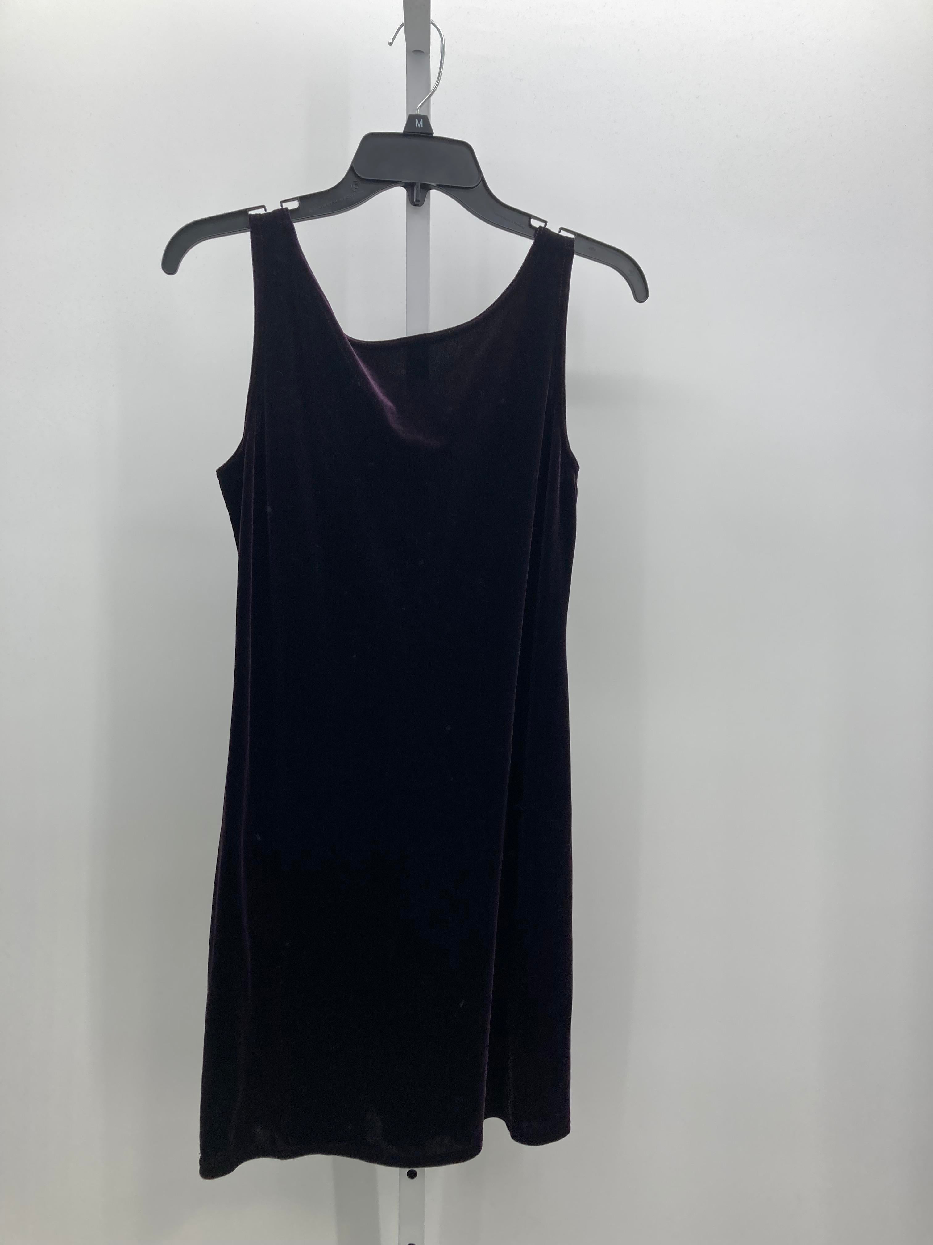 Size Medium Juniors Sleeveless Dress