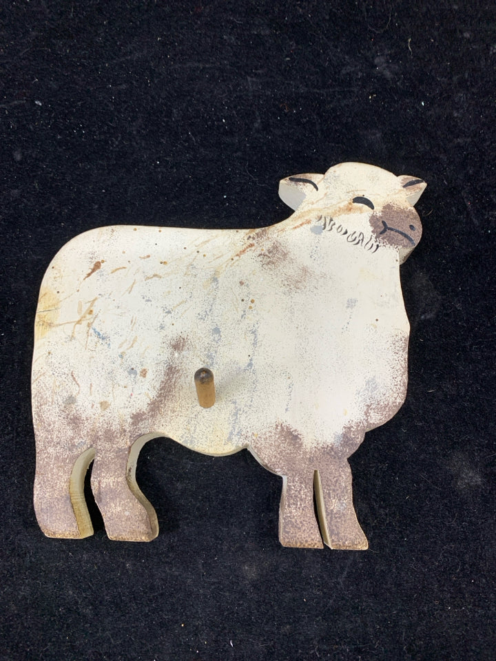 WOOD WHITE SHEEP WITH PEG.