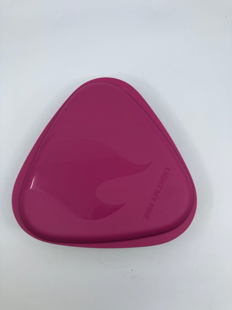 LIGHT MY FIRE OUTDOOR TRIANGLE MEAL CONTAINER SET.