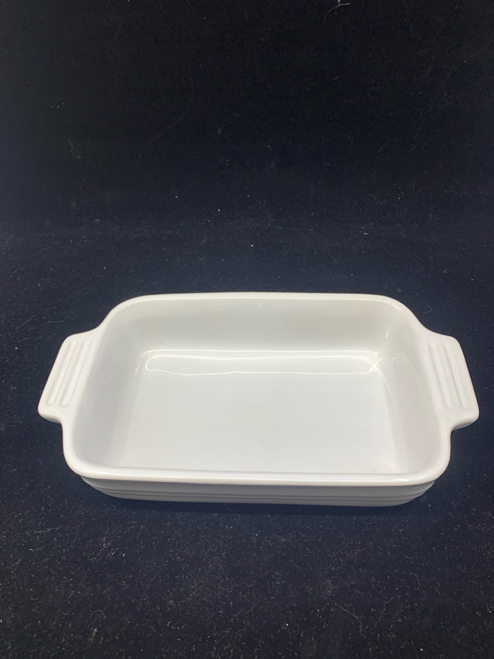 STONEWARE BAKING DISH W HANDLES.