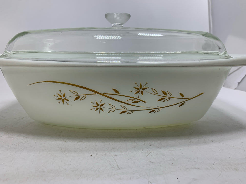 VTG HONEYSUCKLE PATTERN CASSEROLE DISH W/ LID.