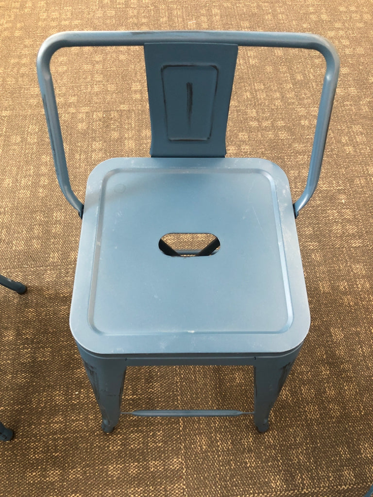 4 BLUE DISTRESSED METAL BAR STOOL CHAIRS.