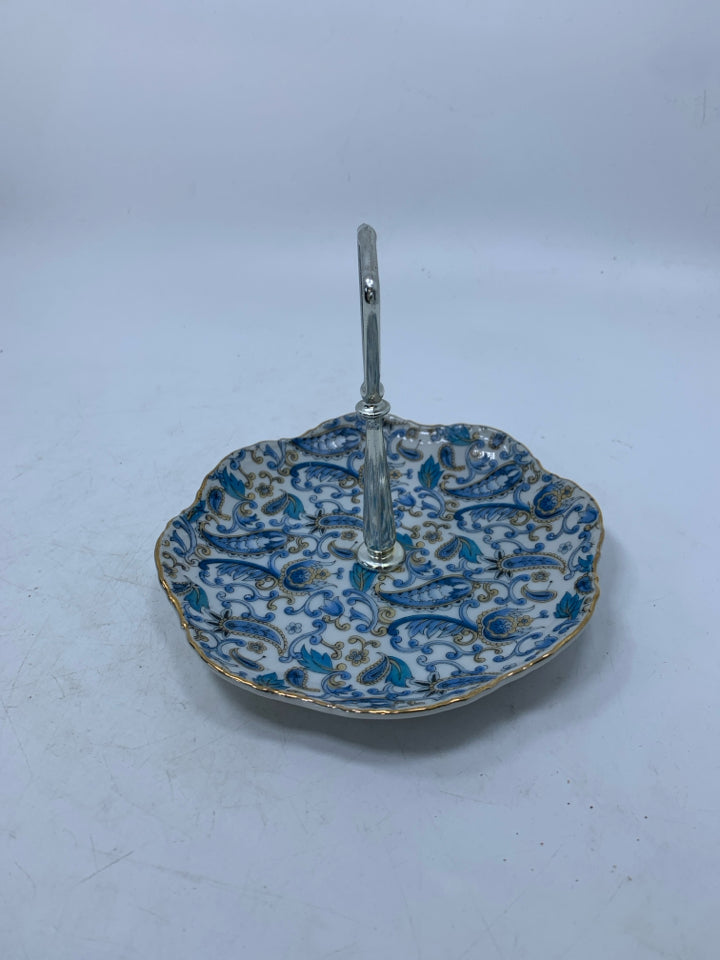BLUE PAISLEY BASE W/ METAL HANDLE IN CENTER JEWELRY CATCH.