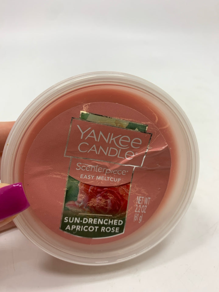'SUN-DRENCHED APRICOT ROSE' WAX SCENTERPIECE MELT.