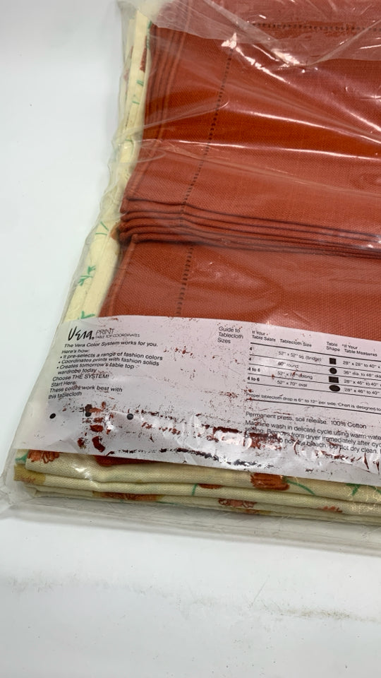 NIP VTG TABLETOP COORDINATES TABLECLOTH & NAPKINS.