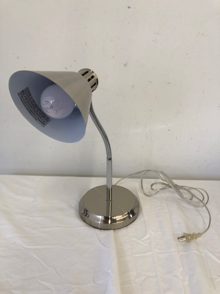 STAINLESS STEAL ADJUSTABLE DESK LAMP.