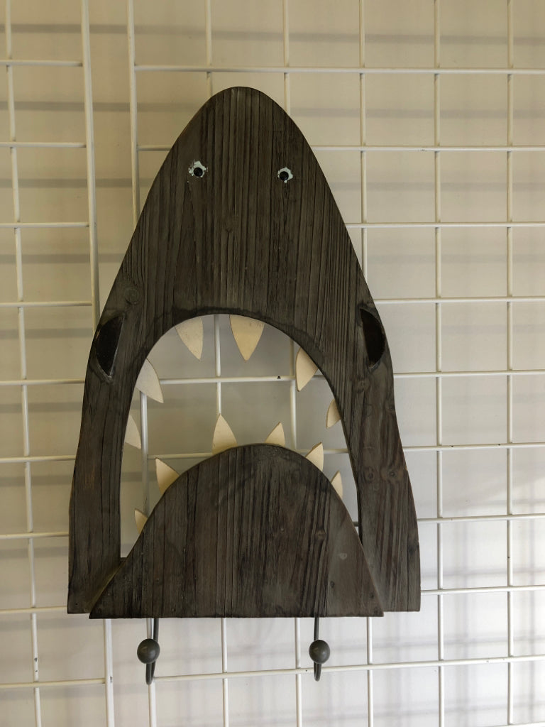 SHARK HEAD+ 2 HOOKS WALL ART.