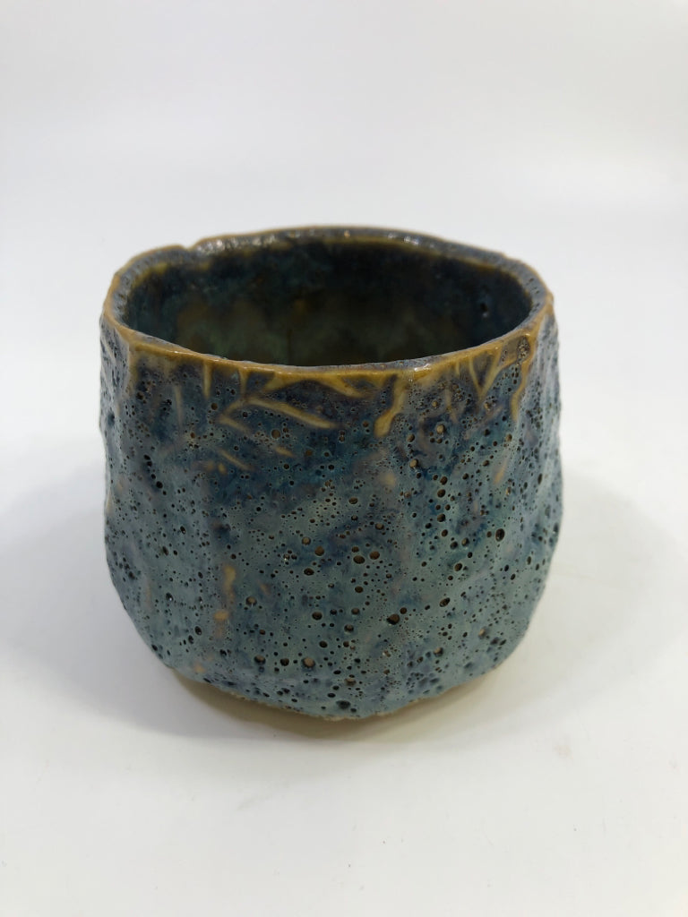 BLUE TEXTURED CERAMIC DECORATIVE CUP W/BUBBLE DESIGN CREATIVECO-OP.