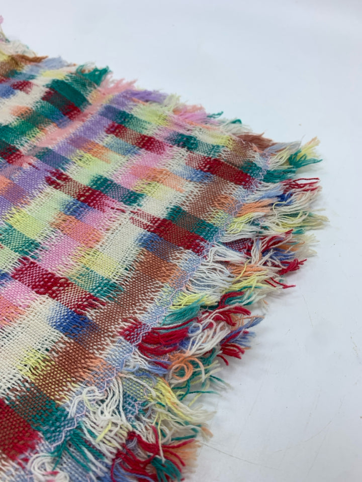 4 COLORFUL MULTI-STITCHED CLOTH NAPKINS.