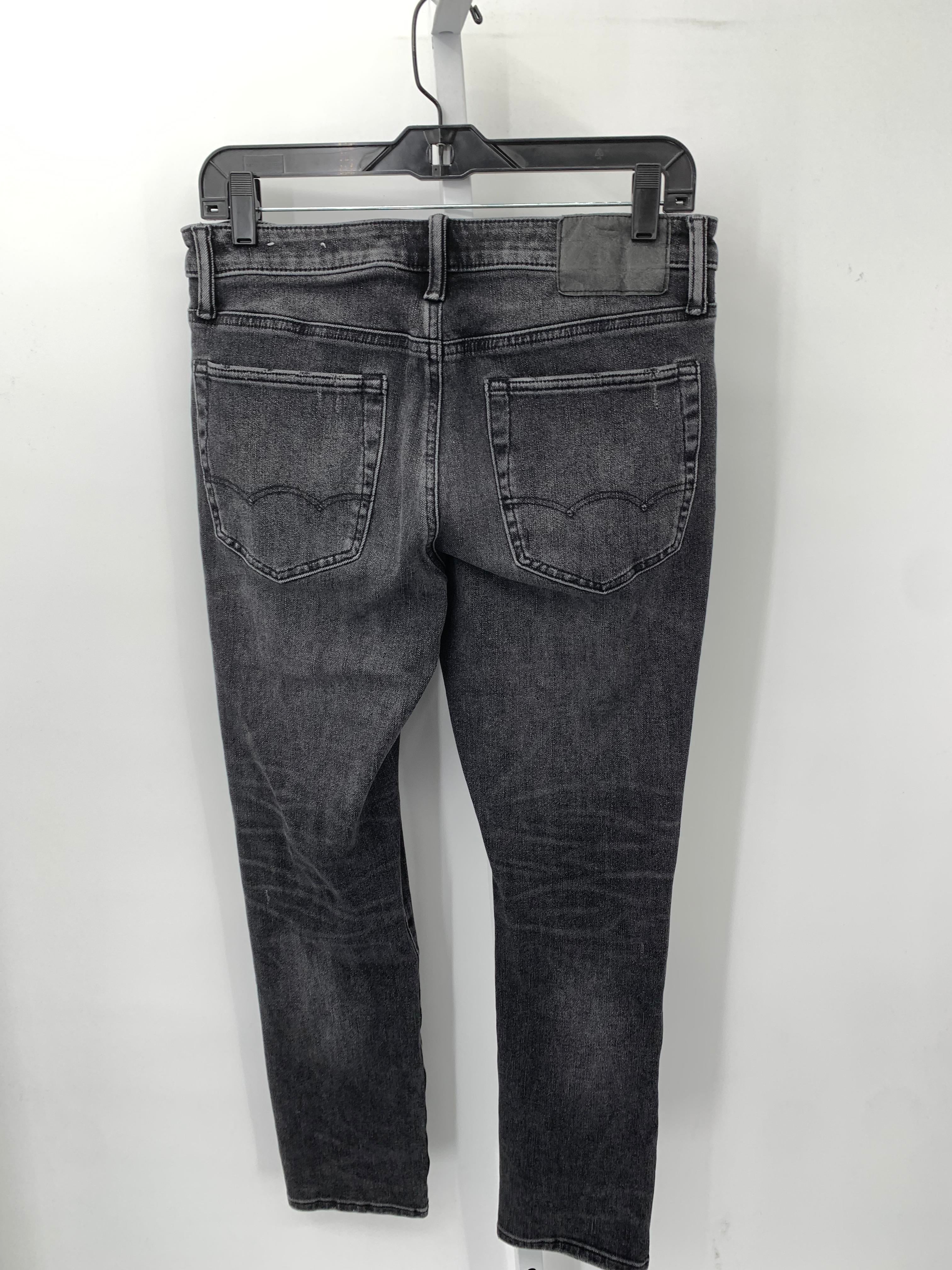 DISTRESSED DENIM JEANS