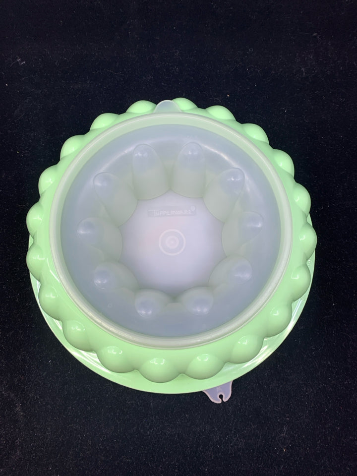 VTG GREEN TUPPERWARE JELLO MOLD.