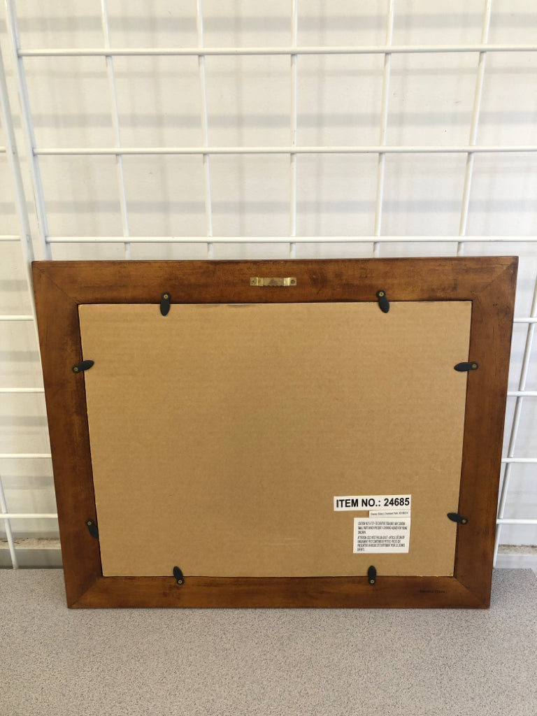 SNOW WHITE W/DOVES DISNEY PRINT IN WOOD FRAME.