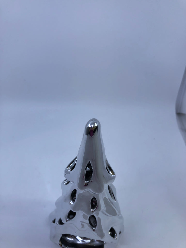 SILVER PIERCED TEALIGHT TREE.