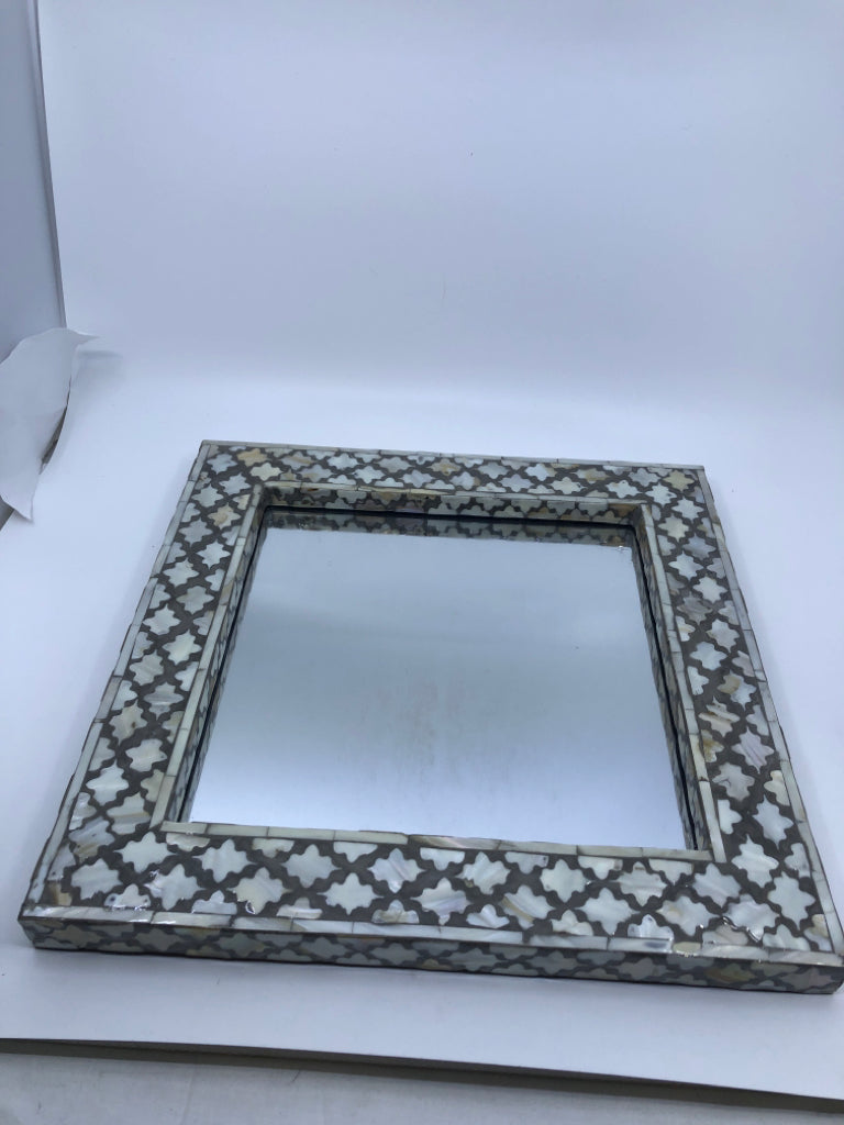 SQUARE MIRROR W TILE FRAME.