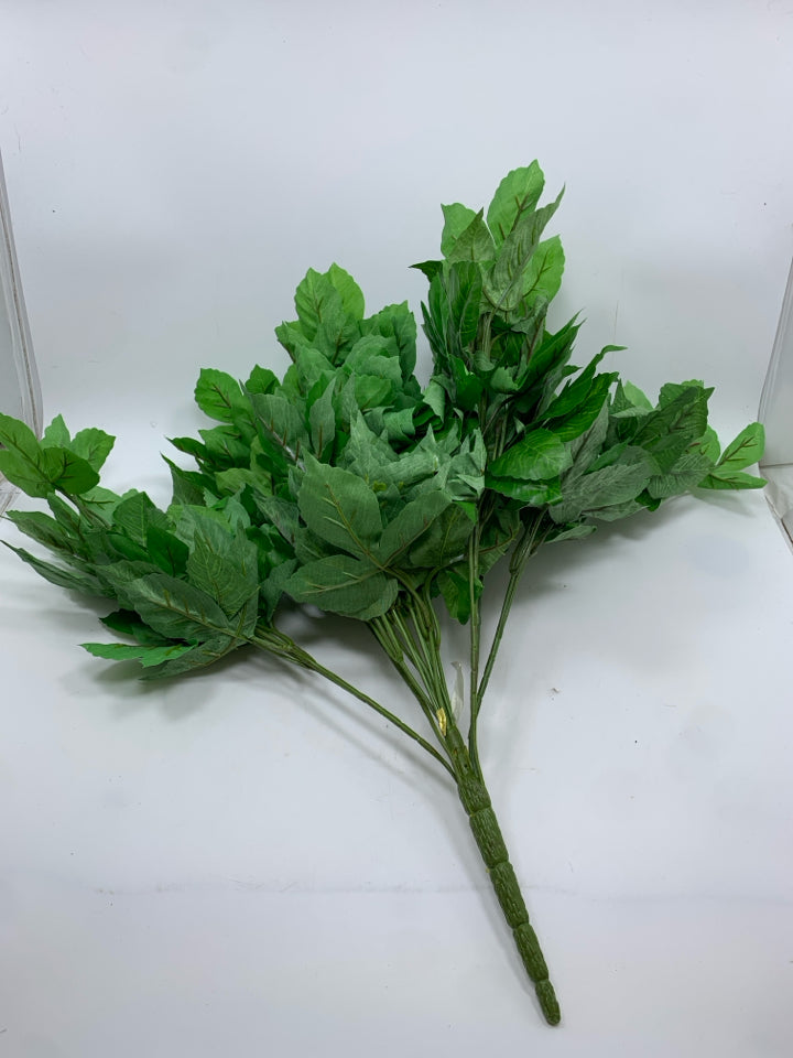 FAUX 3-PETAL LEAF BUNCH.