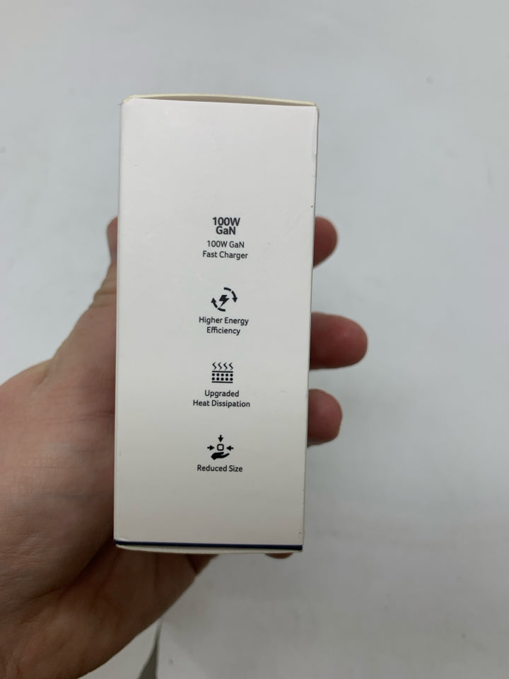 NIB WELINK 3 PORT FAST ADAPTOR TRAVEL CHARGER.