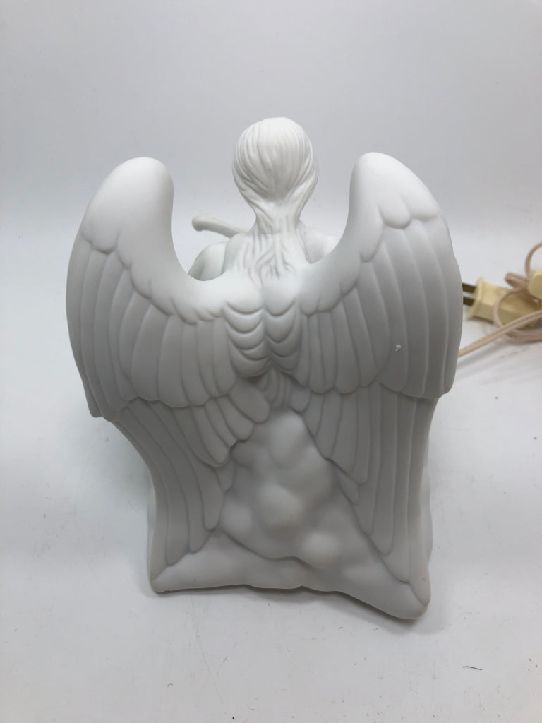 ANGEL W/LUTE LIGHT.