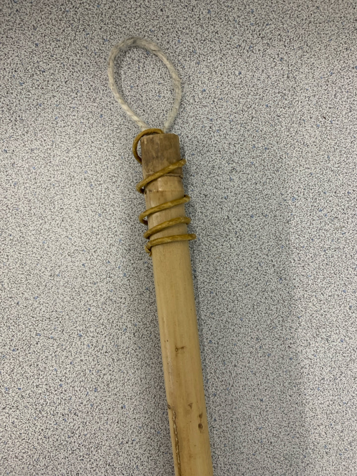 PRIMITIVE STRAW BROOM W/PIP.