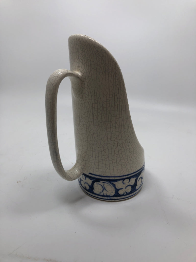 THE POTTING SHED WHITE CANDLESTICK HOLDER W/CRAZING.