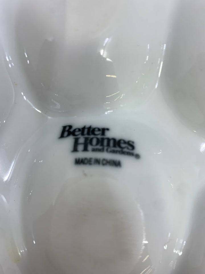 WHITE CERAMIC EGG PLATTER 24 COUNT.