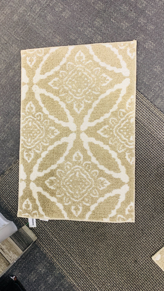 SONOMA TAN AND WHITE AREA RUG.