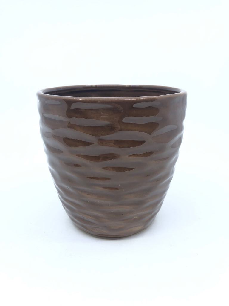 BROWN RIBBED PLANTER.