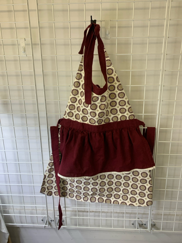 WHITE/TAN/MAROON CIRCLE & DIAMOND DESIGN APRON