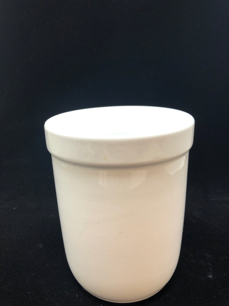 WHITE FARBERWARE UTENSIL CROCK.