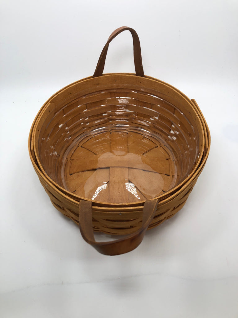 1994 ROUND BASKET W/LEATHER HANDLES.
