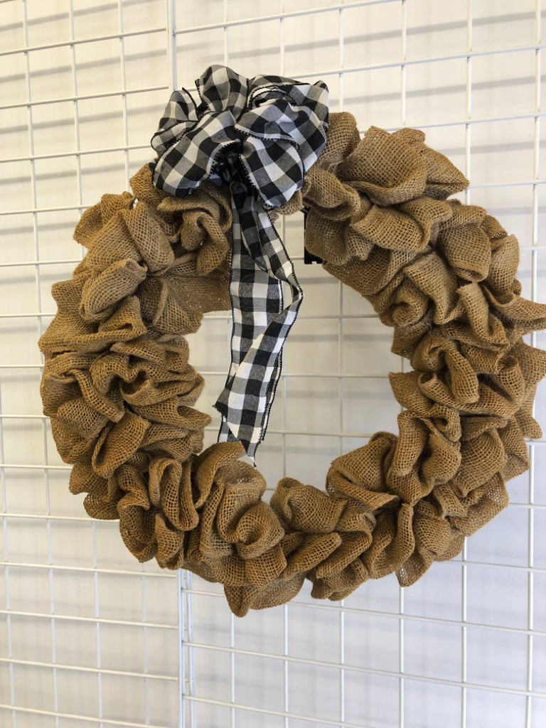 BURLAP WREATH W/BLACK WHITE BOW.
