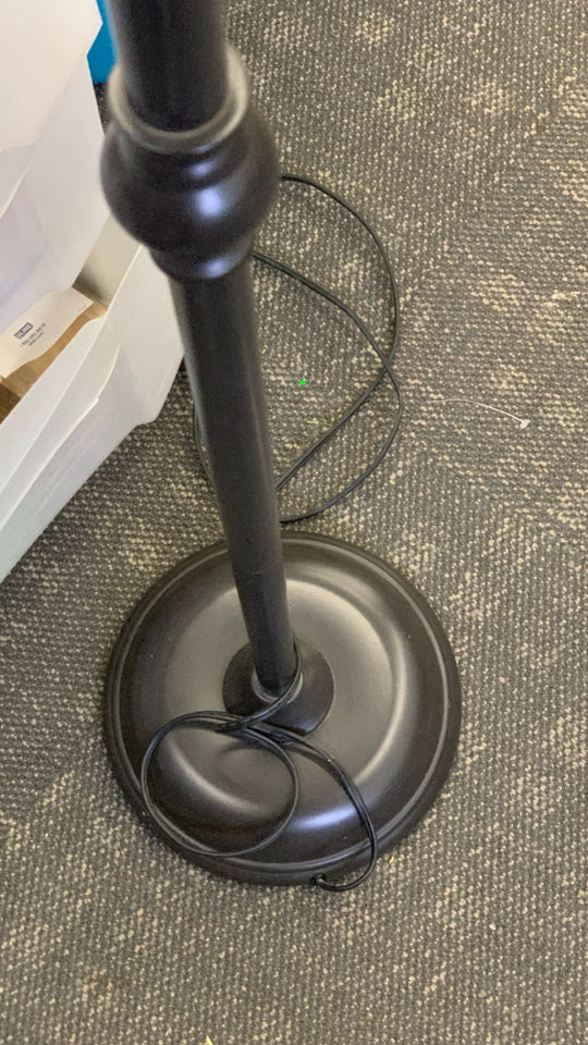 HEAVY BLACK BASE FLOOR LAMP W GLASS SHADE.