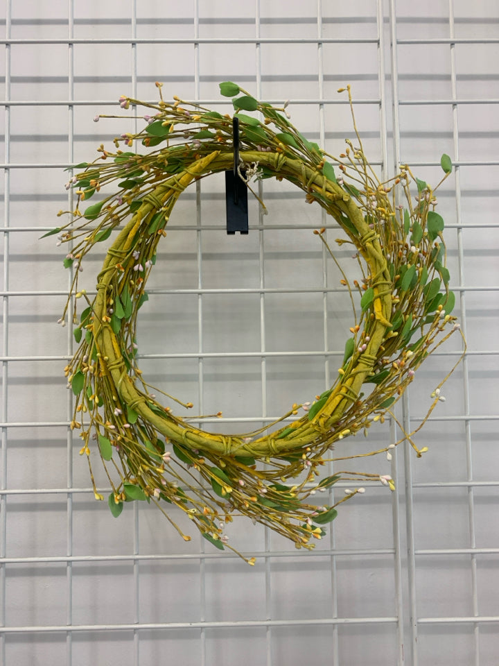 YELLOW PIP BERRIES WREATH.