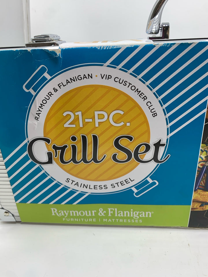 NIP RAYMOUR & FLANIGAN 21PC GRILL SET.