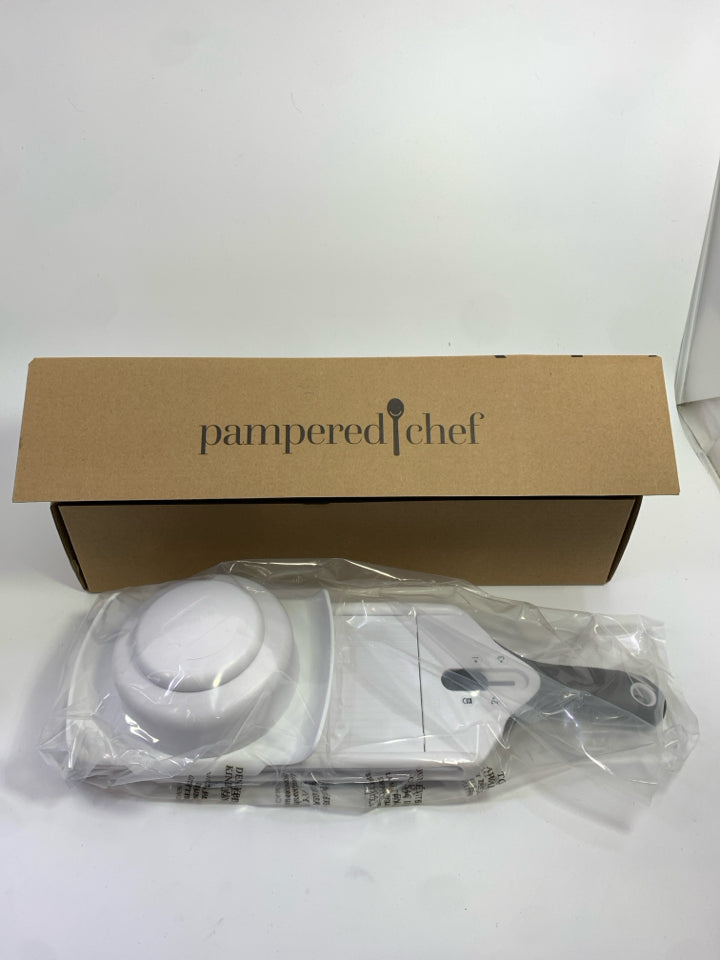 PAMPERED CHEF NIB SIMPLE SLICER.