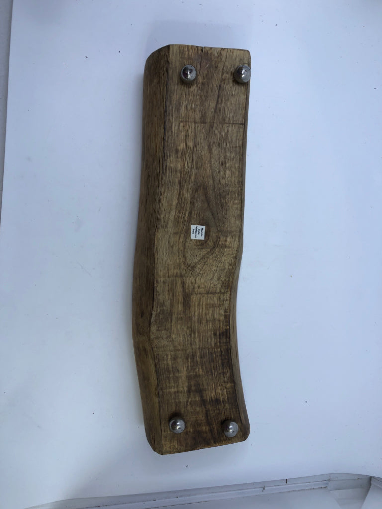 WOOD CENTERPIECE.