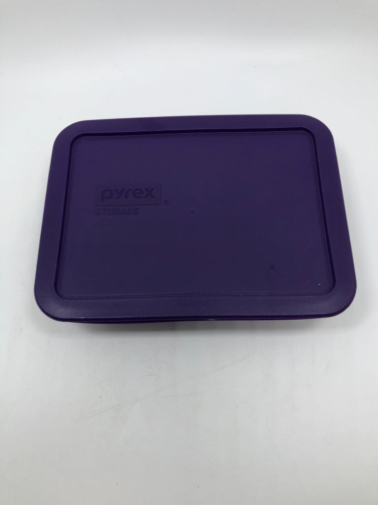 SM PYREX STORAGE CONTAINER W/PURPLE LID.