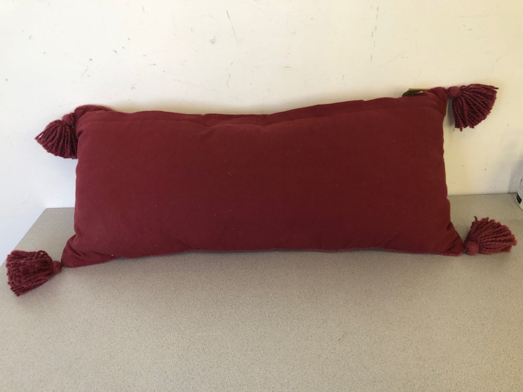 MAROON RECTANGLE PILLOW W TASSELS.