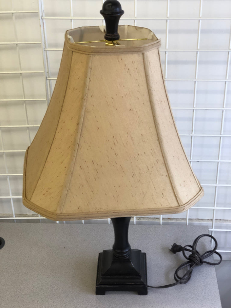 BROWN WOOD BASE TABLE LAMP W/LARGE TAN RECTANGLE SHADE.
