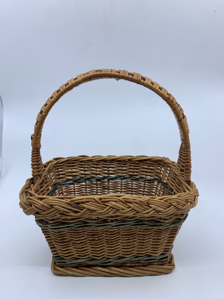 BASKET W/GREEN STRIPE.