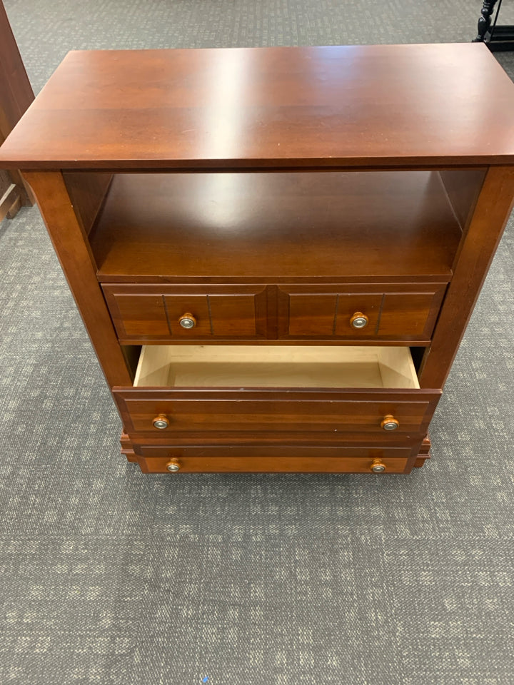 CHERRY OPEN SHELF 3-DRAWER NIGHTSTAND.