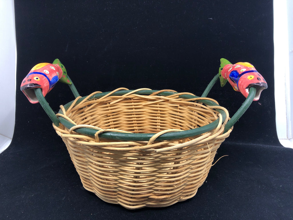 CIRCLE BLONDE BASKET W/ GREEN TRIM CERAMIC SALMON HANDLES.