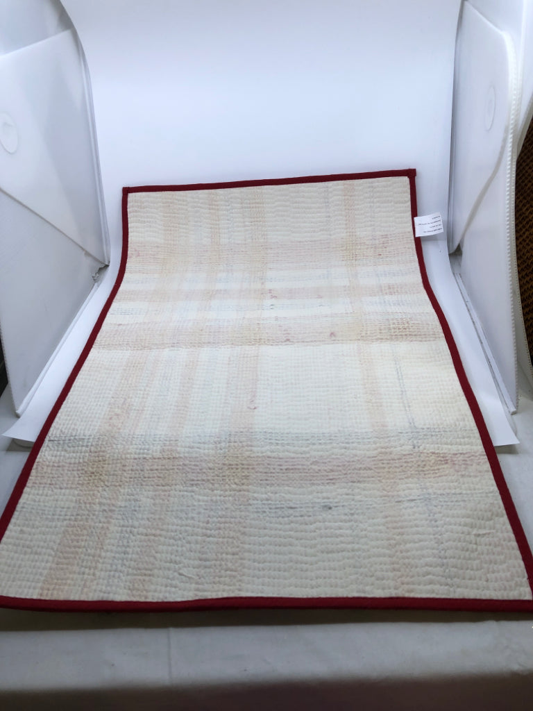 RED AND GREEN BATH MAT.
