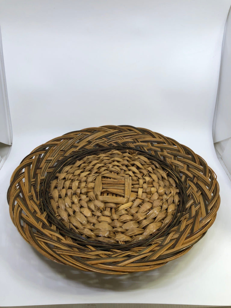 SHALLOW BRAIDED TWO TONED BASKET CENTERPIECE.