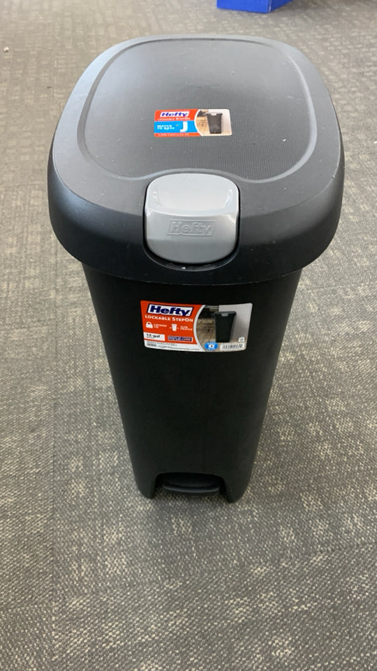 NEW HEFTY BLACK PLASTIC TRASH BARREL W/FLIP LID.