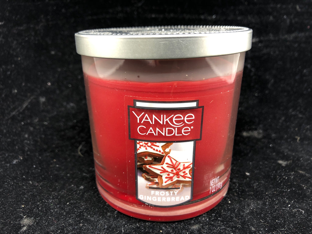 YANKEE CANDLE FROSTY GINGERBREAD CANDLE.