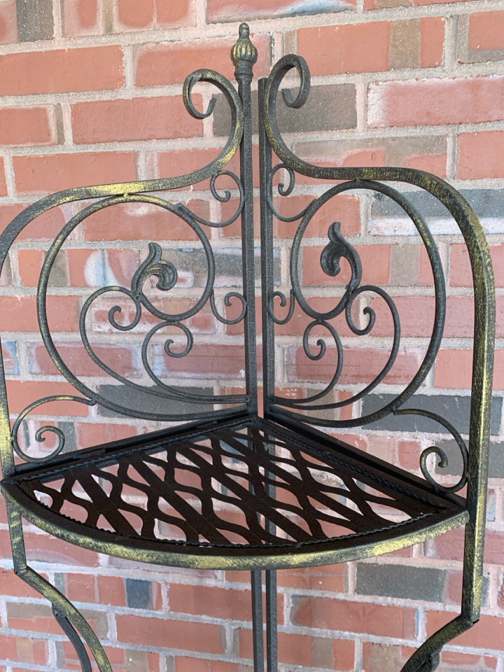 4-TIER METAL CORNER PLANT STAND W/FOLDING SHELVES.