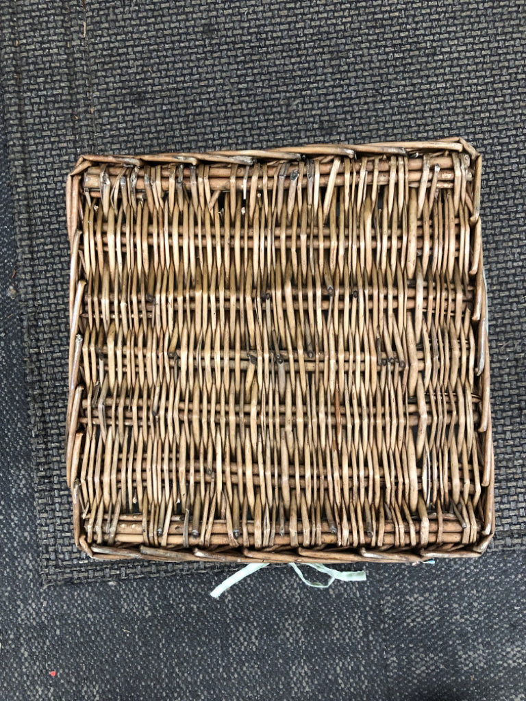 WICKER BASKET W/GREEN PLAID LINER.